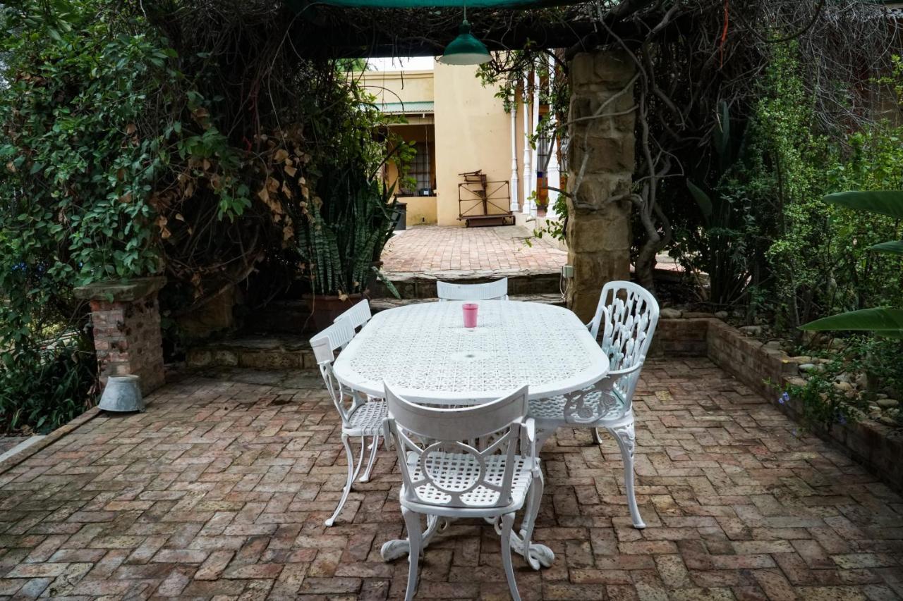 Outentique Accommodation Oudtshoorn Exterior foto