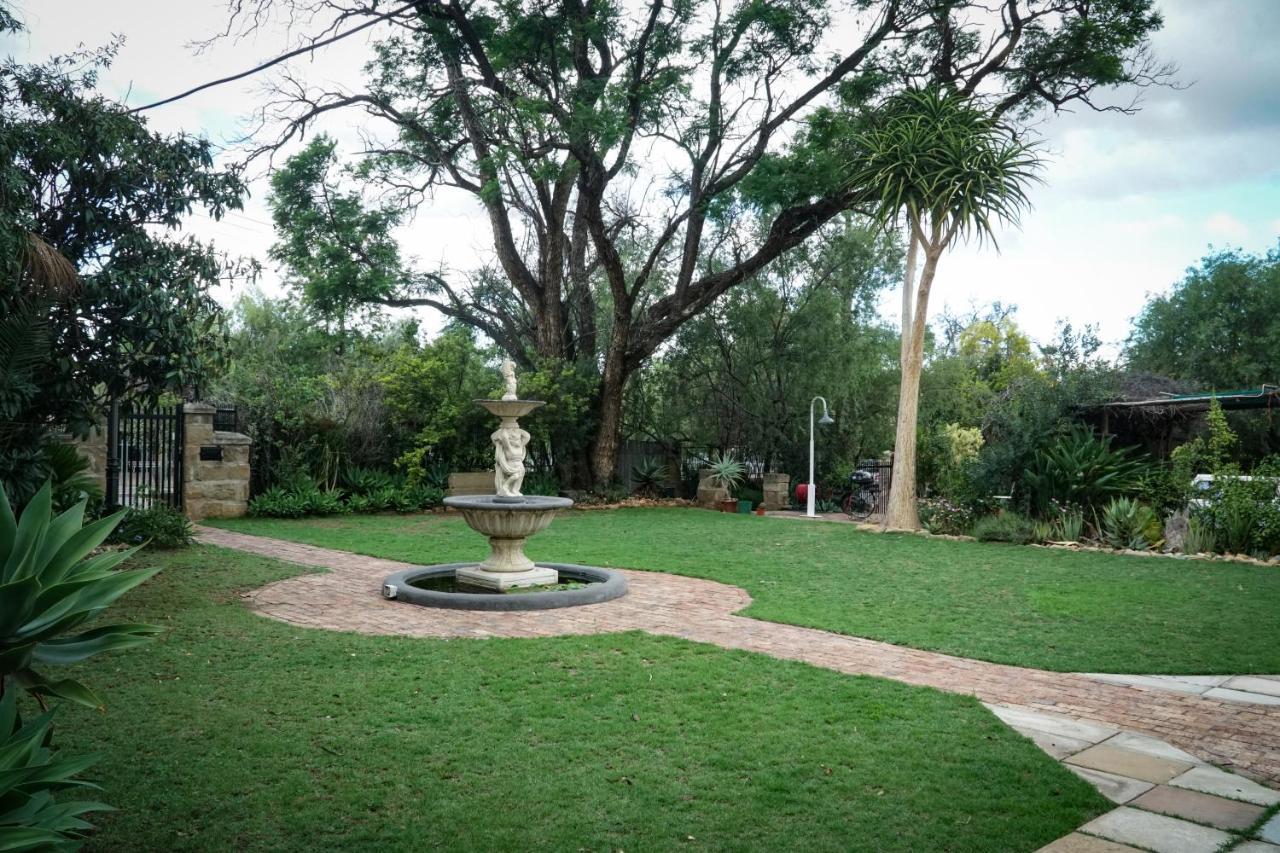 Outentique Accommodation Oudtshoorn Exterior foto